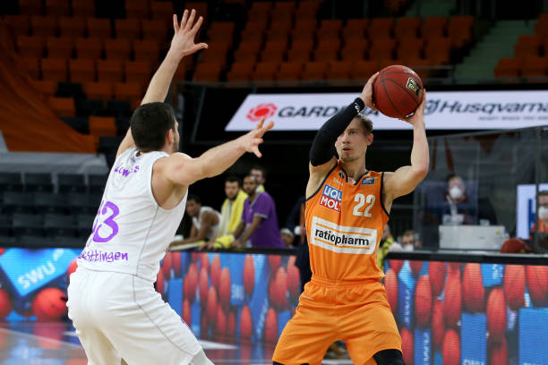 英博队的中 英博队的中